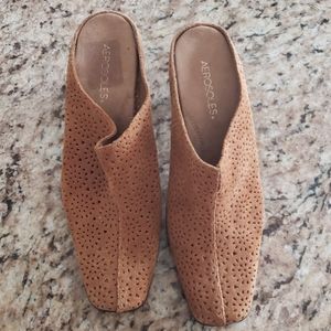 New Aerosoles Soft Suede Mules size 10